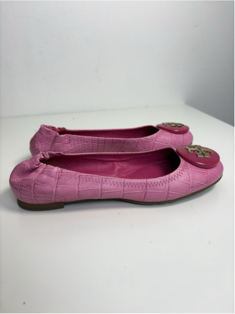 Retro Tory Burch Reva Ballet Flats Pink Croc Embossed Leather Gold Logo 6.5 - Picture 4 of 11